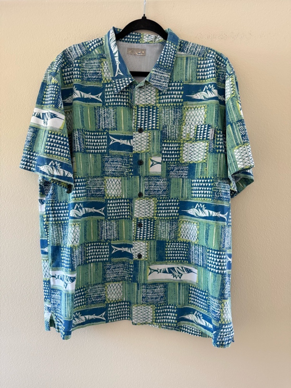 Columbia Men’s PFG Blue & Green Geometric Fish Short-Sleeve Button-Up Shirt Vent